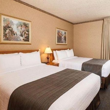 The Glenmore Inn & Convention Centre YYC 외부 사진
