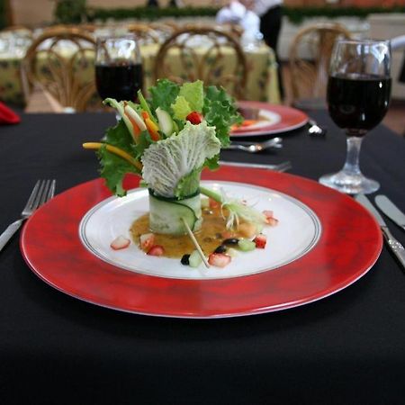 The Glenmore Inn & Convention Centre YYC 외부 사진