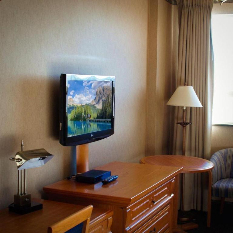 The Glenmore Inn & Convention Centre YYC 외부 사진