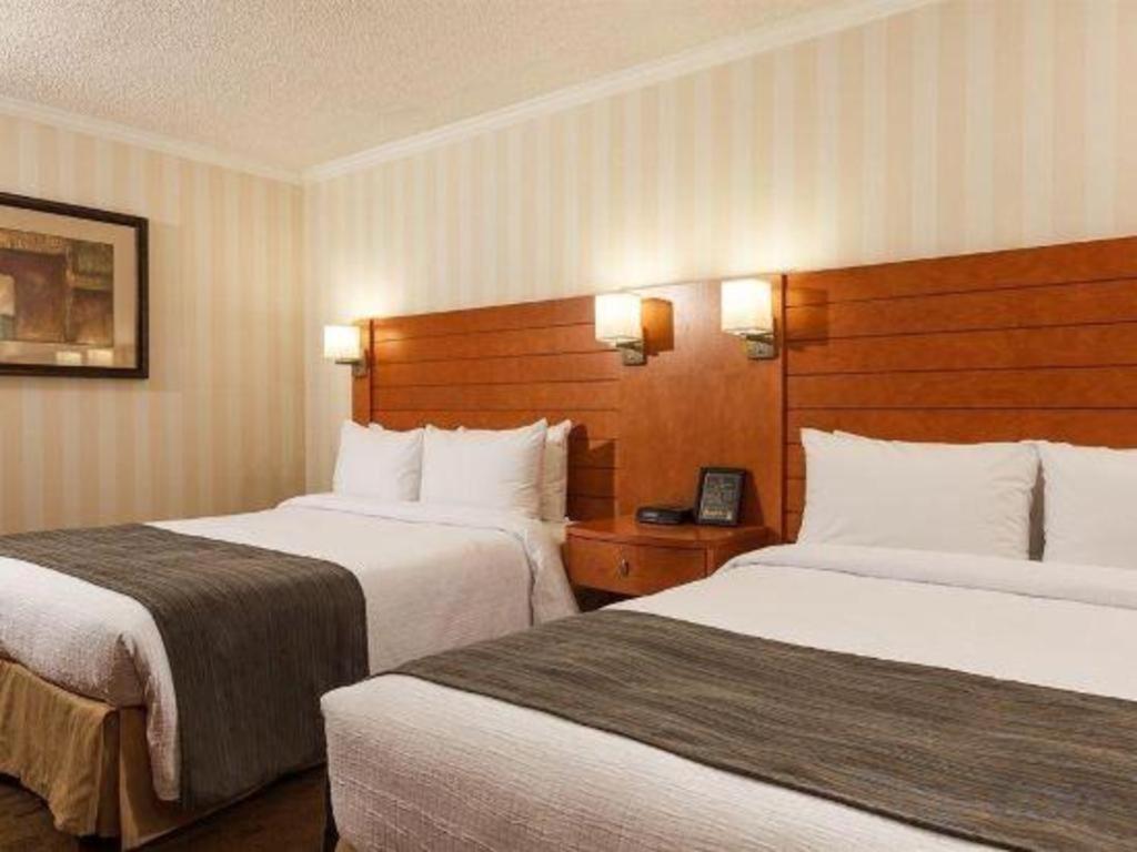 The Glenmore Inn & Convention Centre YYC 외부 사진