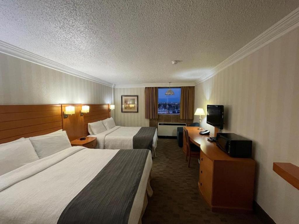 The Glenmore Inn & Convention Centre YYC 외부 사진