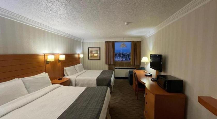 The Glenmore Inn & Convention Centre YYC 외부 사진