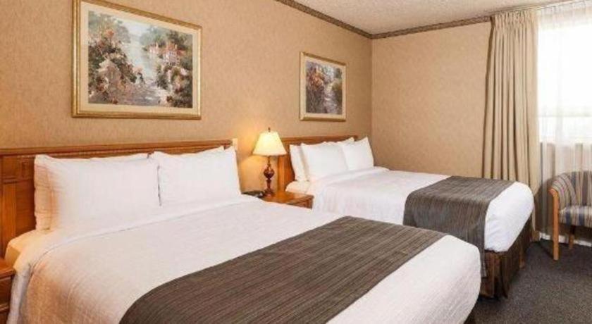 The Glenmore Inn & Convention Centre YYC 외부 사진