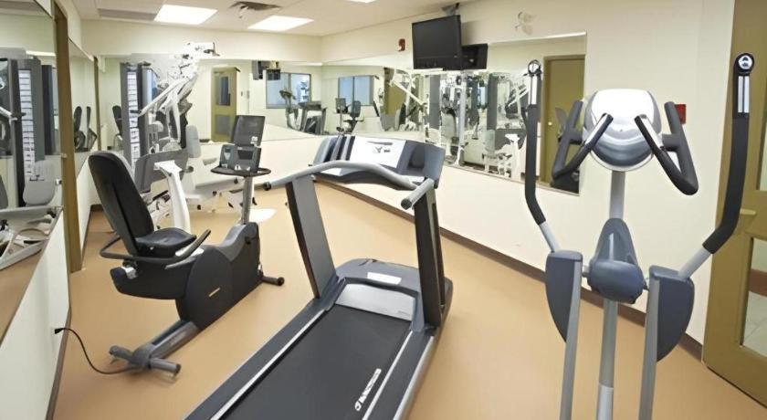 The Glenmore Inn & Convention Centre YYC 외부 사진