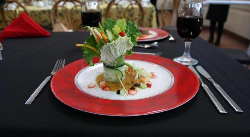 The Glenmore Inn & Convention Centre YYC 외부 사진