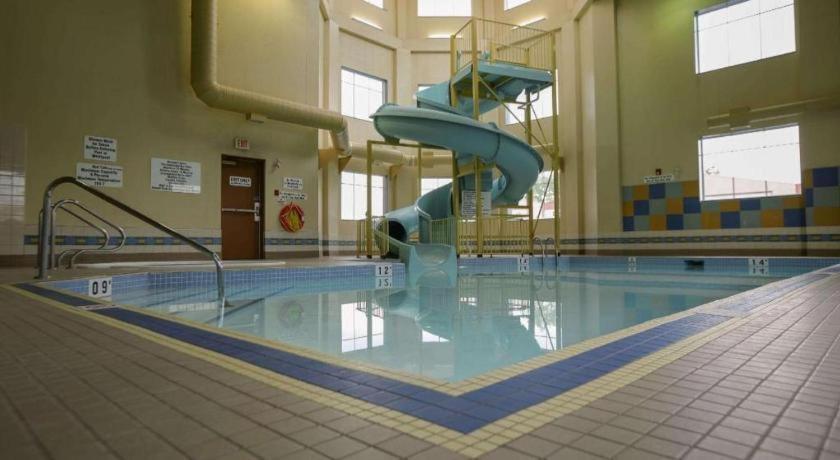The Glenmore Inn & Convention Centre YYC 외부 사진