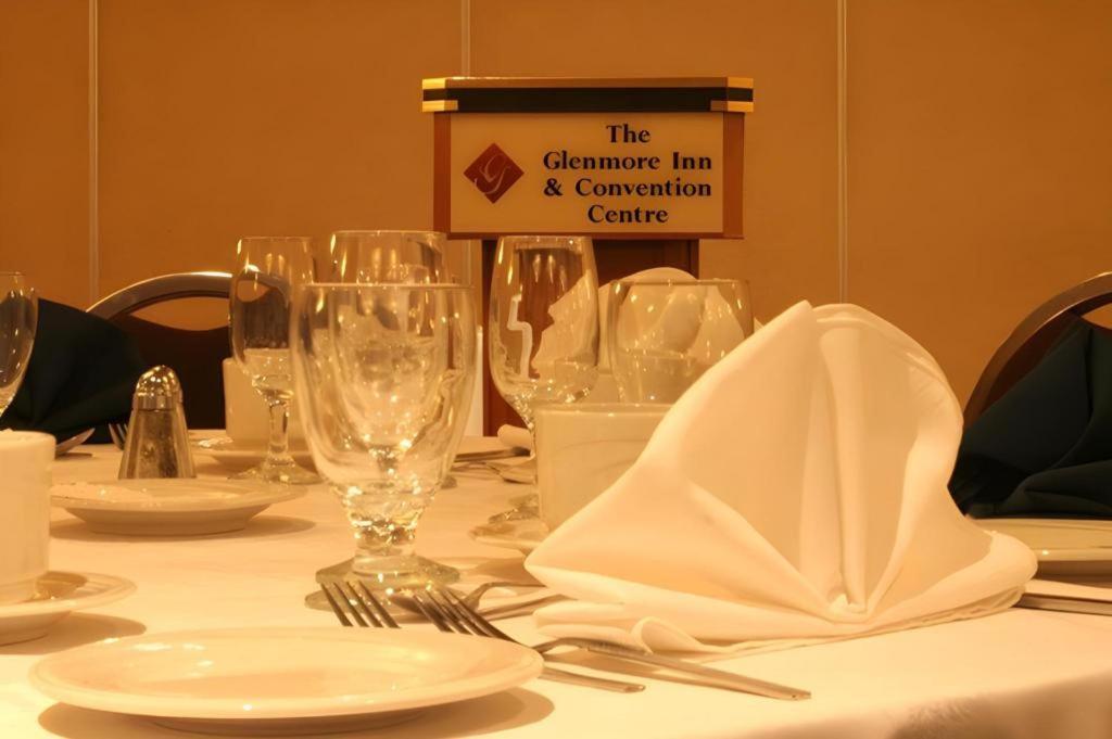 The Glenmore Inn & Convention Centre YYC 외부 사진
