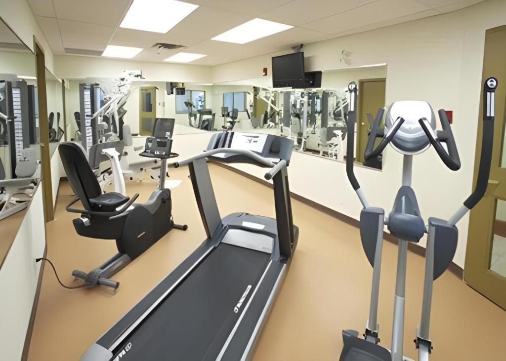 The Glenmore Inn & Convention Centre YYC 외부 사진