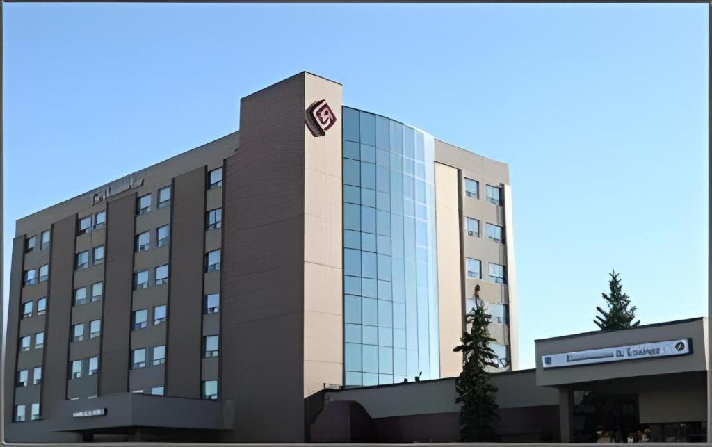 The Glenmore Inn & Convention Centre YYC 외부 사진