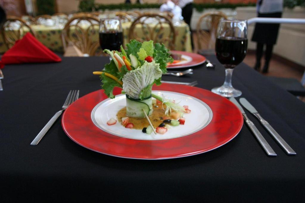 The Glenmore Inn & Convention Centre YYC 외부 사진